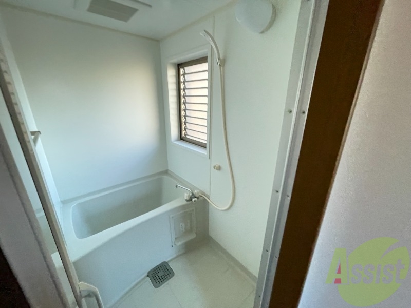 バス・シャワールーム　清潔間のあるバス