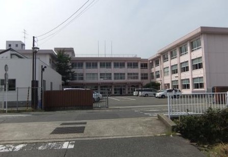 中学校　五泉市立五泉北中学校（中学校）まで932m