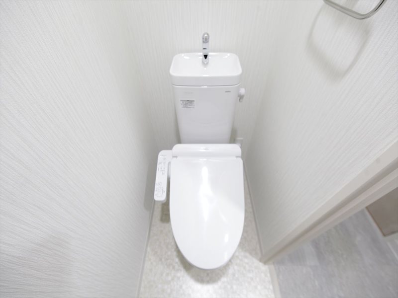 トイレ　温水洗浄便座付トイレ