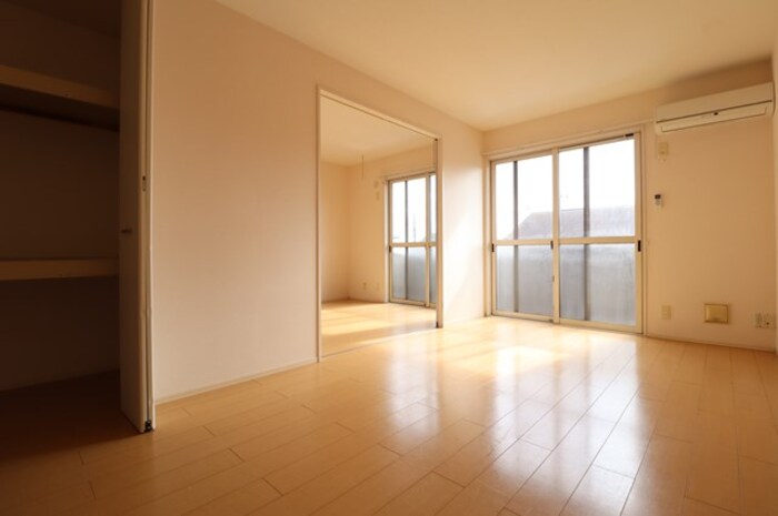 居室・リビング　リビング全景