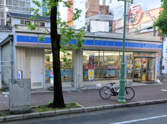 コンビニ　ローソン 中突堤本通店（コンビニ）まで104m