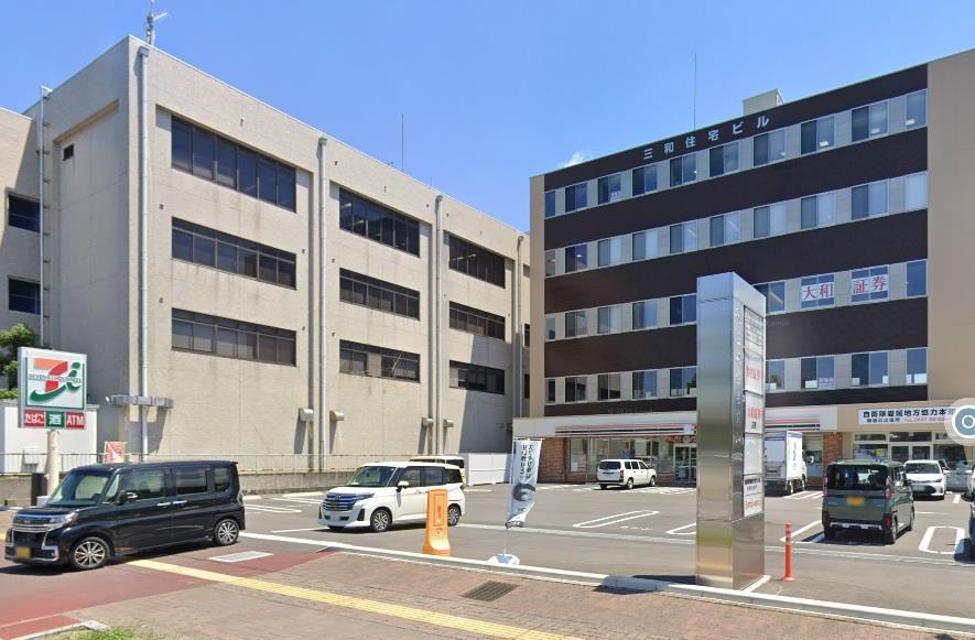 コンビニ　セブンイレブン新居浜郵便局前（コンビニ）まで750m