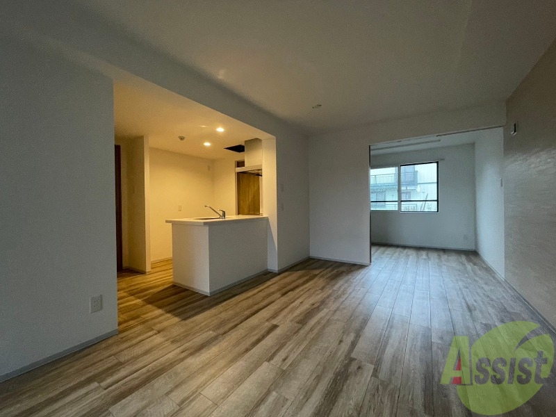 居室・リビング　広々としたリビングですね。使い勝手がよさそうですね！