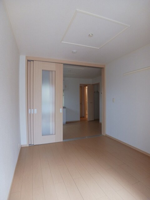 その他　洋室５帖　サンルーム側より