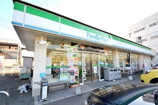 コンビニ　ファミリーマート　八木2丁目店（コンビニ）まで533m