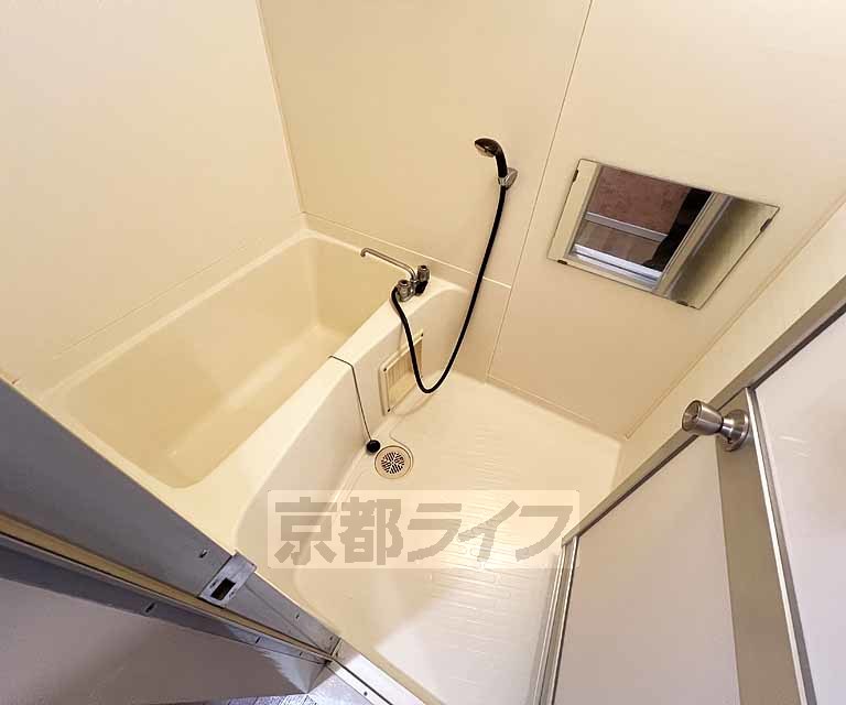 バス・シャワールーム　清潔感あるバスルーム