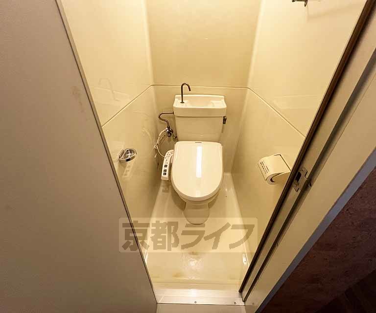 トイレ　ウォシュレットつき