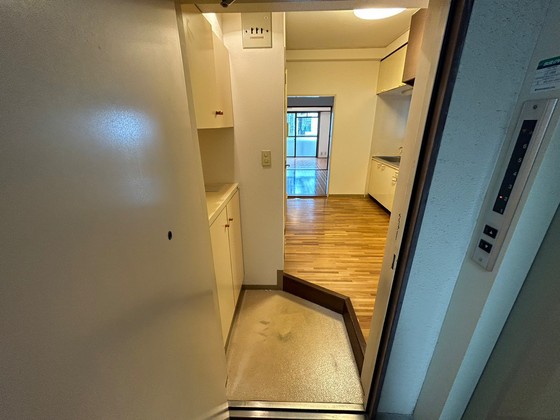 玄関　※別部屋の写真です