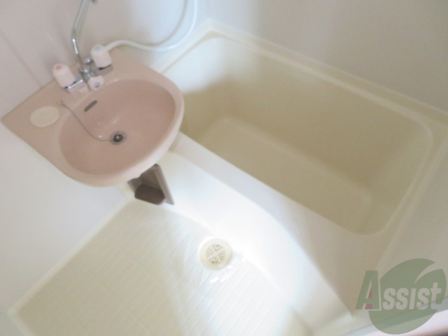 バス・シャワールーム　疲れた時はゆっくり湯船につかってみてはいかがでしょうか。