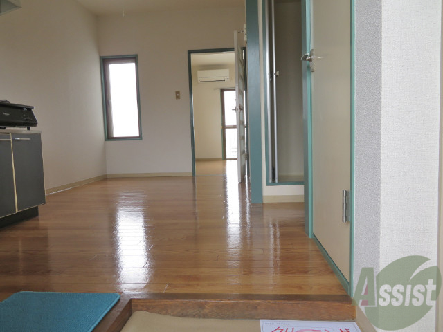 玄関　玄関から撮影してみました。開放感がありますね。