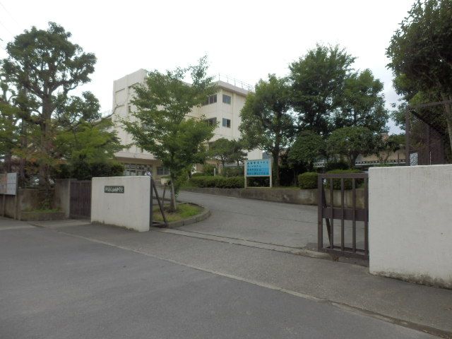 中学校　平塚市立山城中学校（中学校）まで813m