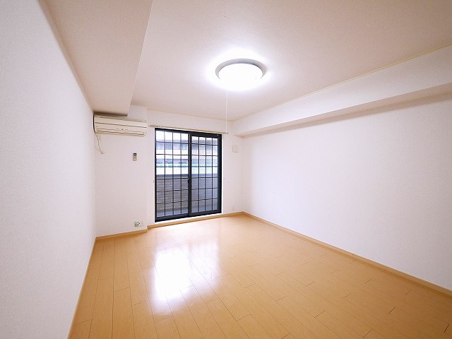 その他部屋・スペース　落ち着いて過ごせるお部屋なので、寝室にいかがでしょうか