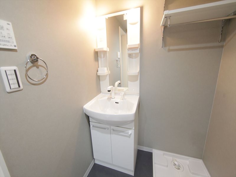 洗面設備　脱衣所　独立洗面台（シャンプードレッサー付）