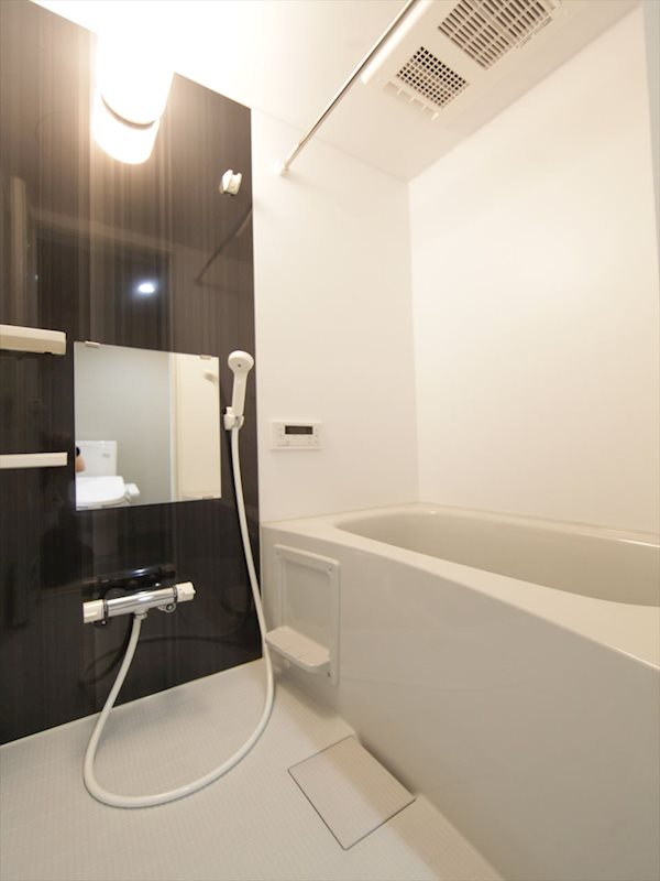 バス・シャワールーム　浴室暖房乾燥機付　追い焚き機能付お風呂