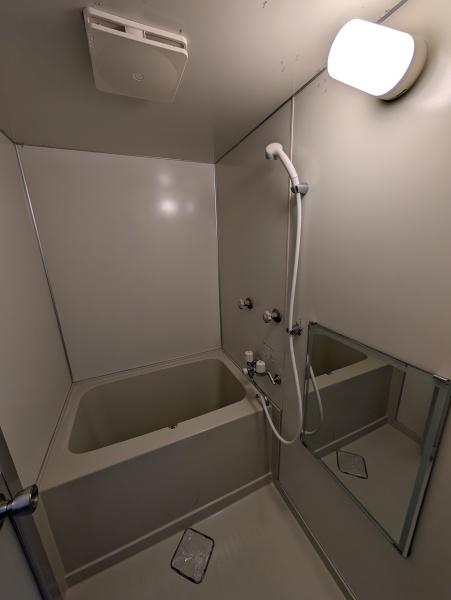 バス・シャワールーム　風呂トイレが別で広々です