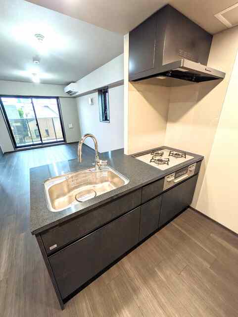 キッチン　◆３口ガスコンロ付き・対面システムキッチン◆