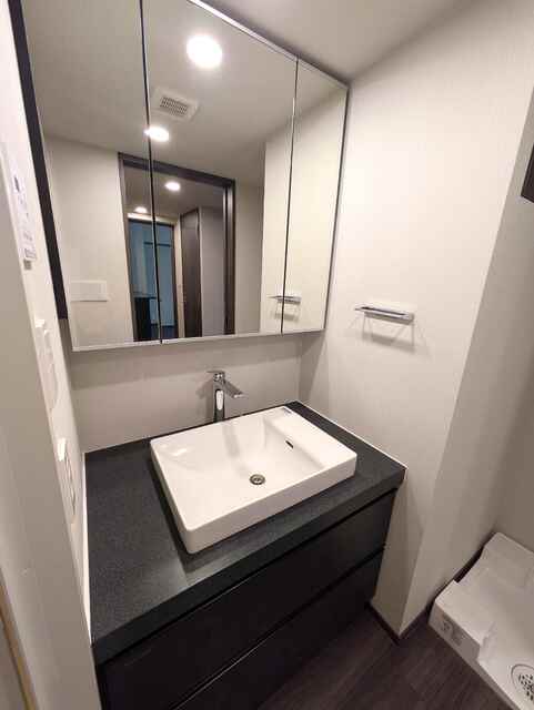 洗面設備　◆朝の支度に便利な独立洗面化粧台◆