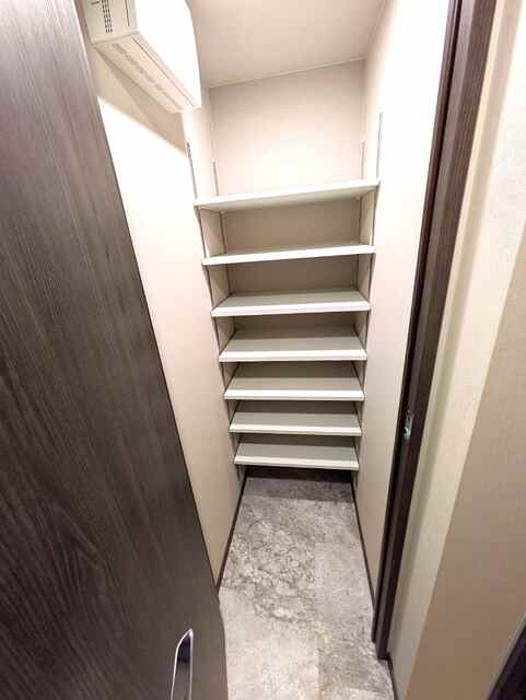 玄関　◆たっぷり収納できるシューズインクローク◆