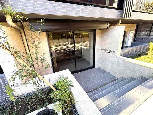 エントランス　◆植栽と落ち着いた雰囲気のエントランス◆