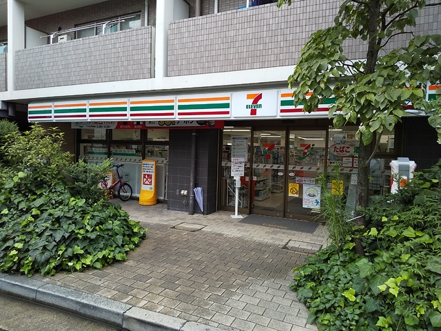 コンビニ　セブンイレブン目黒駒場１丁目店（コンビニ）まで398m