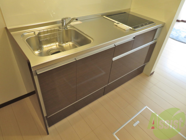 キッチン　キッチンは、広々とした調理スペースが有るので便利ですね