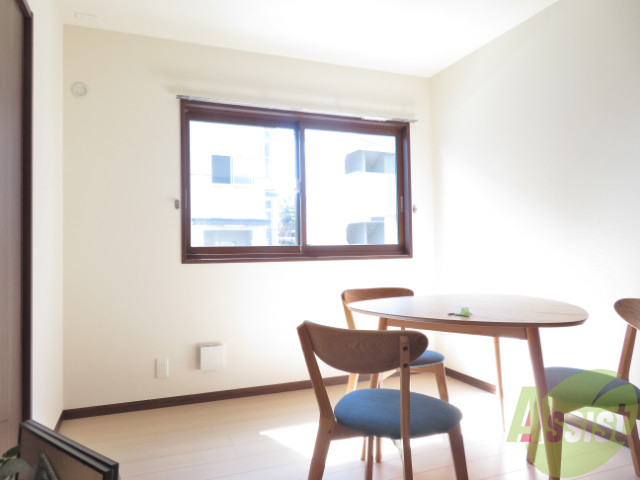 その他部屋・スペース　寝室には、窓が付いており日差しが差して綺麗ですね