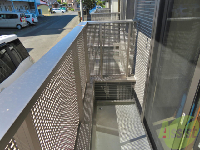 バルコニー　バルコニーは、洗濯物を沢山干せるスペースが有ります