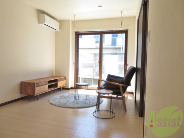 居室・リビング　陽の光が差し込む明るいお部屋は気持ちが良いですね。