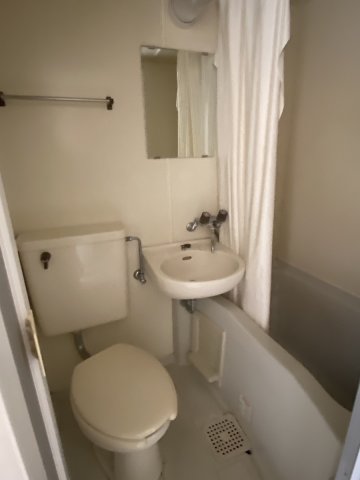 バス・シャワールーム　コンパクトで使いやすいお風呂です　※他号室の写真です。