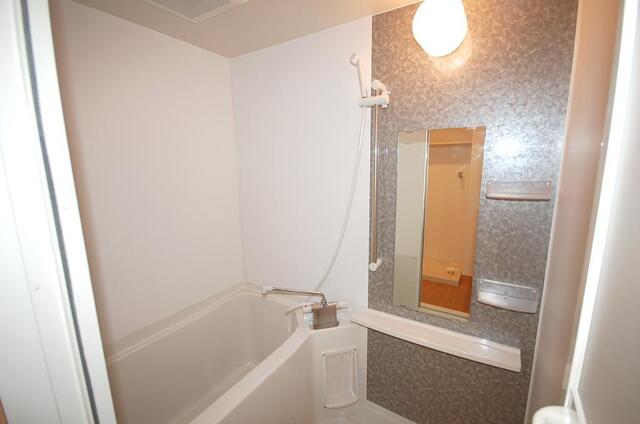 バス・シャワールーム　バス／シャワー