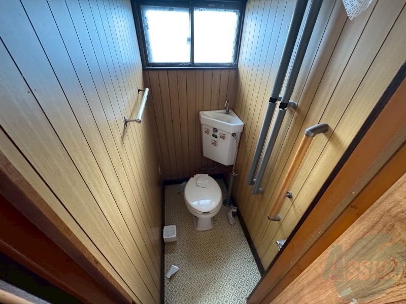 トイレ　こちらはトイレです。清潔感があり、安心して使用できます。