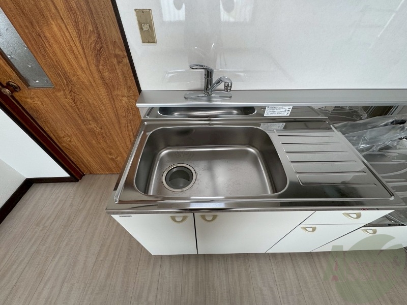 洗面設備　キッチンのシンクはピカピカで掃除意欲が湧いてきそう！