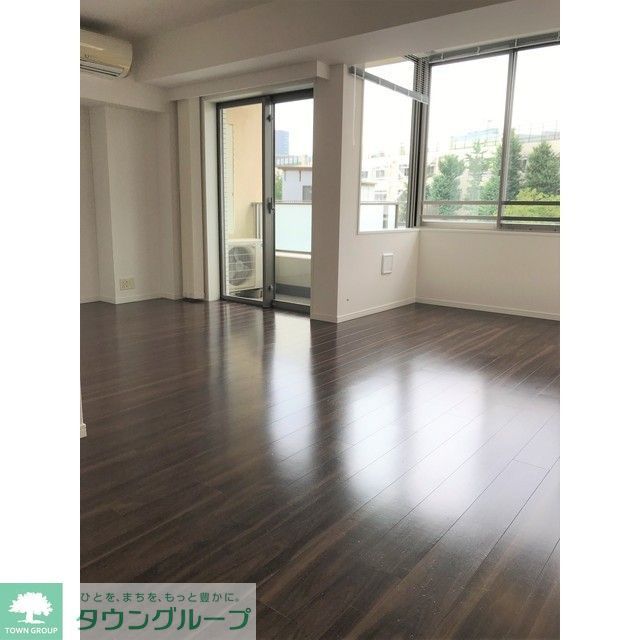 代官山BLESSの居間写真