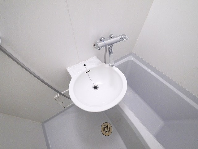 その他設備　お風呂には洗面台もついてます。