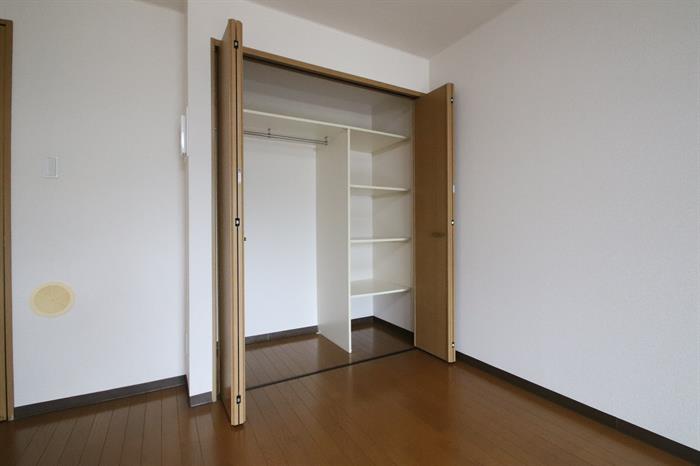 収納　仕分けがしやすいクローゼットです