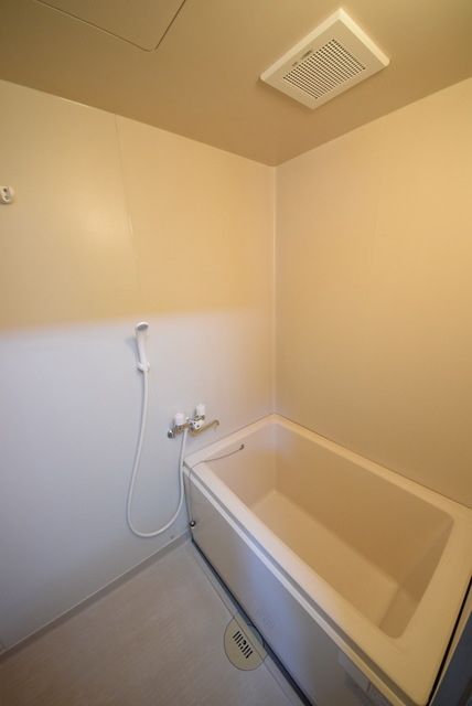 バス・シャワールーム　★バス・トイレ別★南向きです★国領駅から徒歩3分★