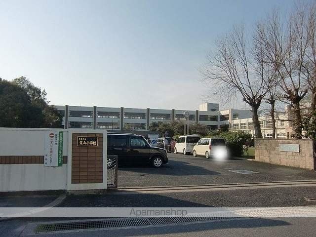 小学校　葉山小学校（小学校）まで781m