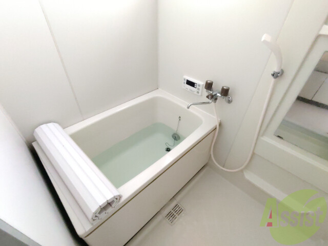 バス・シャワールーム　浴室は綺麗で追い焚きも付いて気持ちよくお過ごしいただけます。