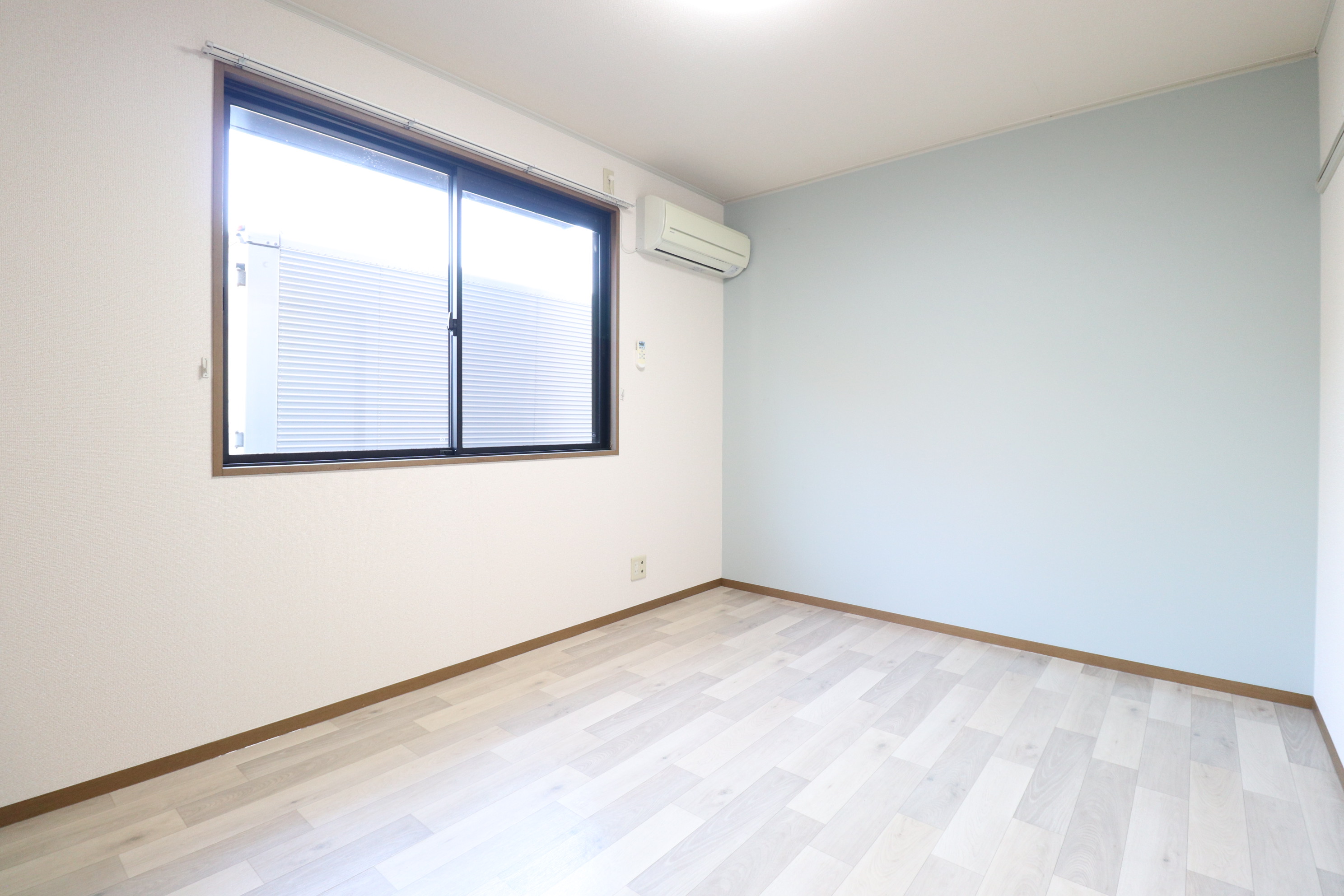 その他　水色の壁紙が素敵なお部屋♪