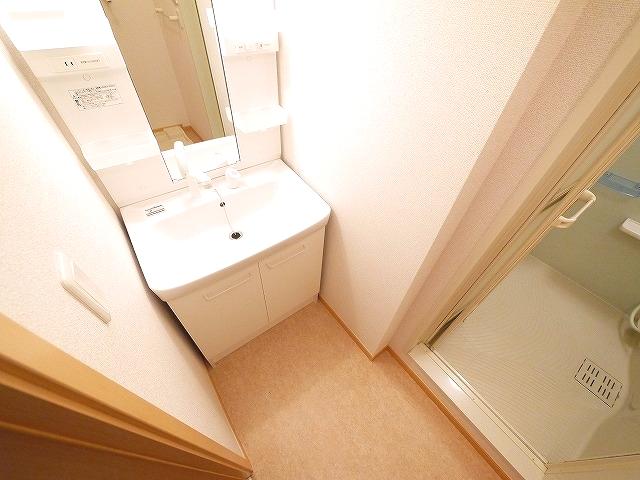 洗面設備　スペースが確保できる洗面所です