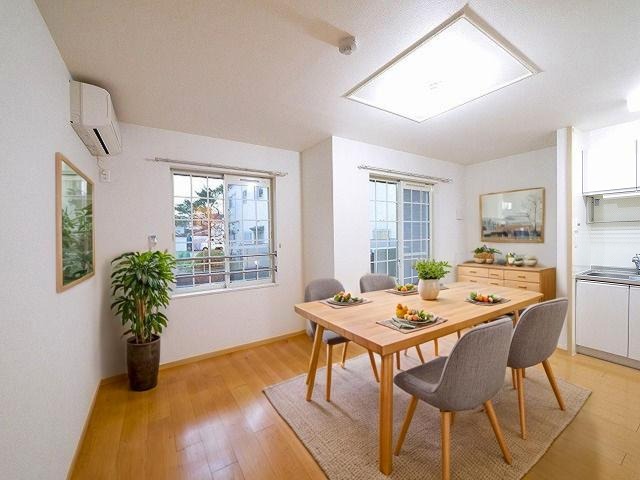 居室・リビング　CGで家具等を配置したもので家具等は含まれません