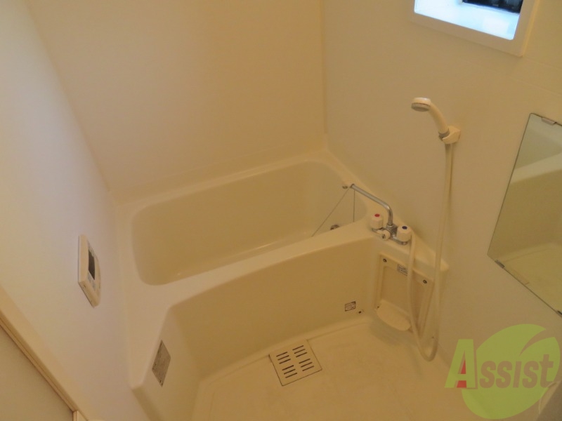 バス・シャワールーム　お風呂は日々の疲れをリフレッシュできる広さがありますね。