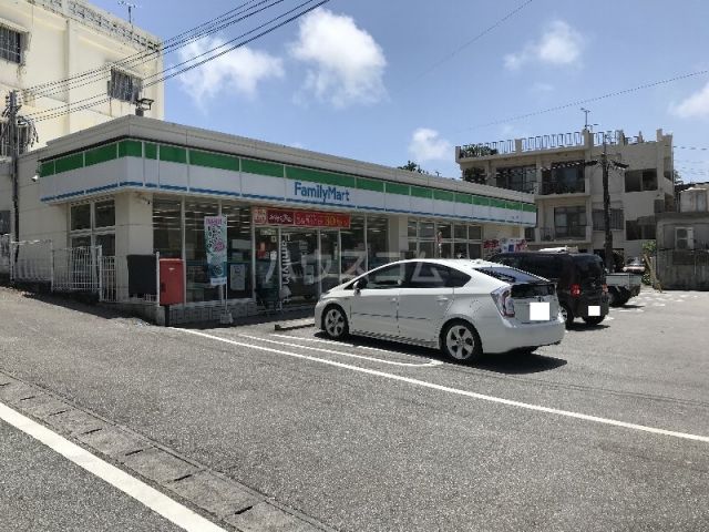 コンビニ　ファミリーマート宮里一丁目店（コンビニ）まで156m