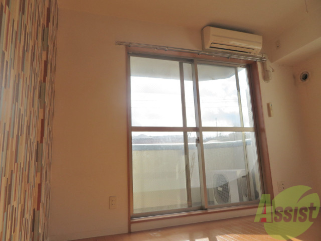 その他部屋・スペース　別の角度から洋室を撮影しました。落ち着きのある空間です。