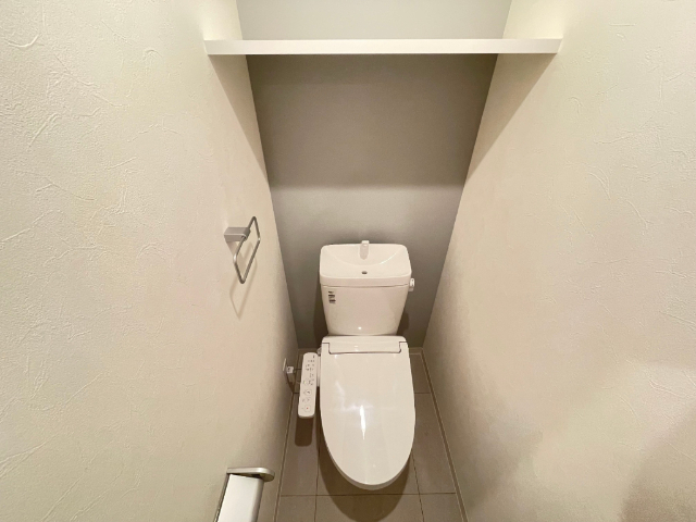 トイレ　温水洗浄便座付き