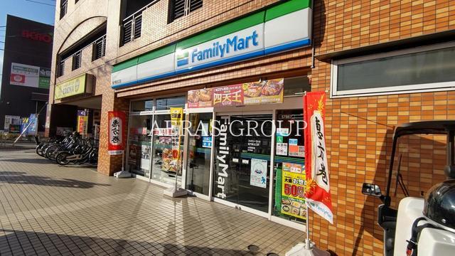 コンビニ　ファミリーマート 坂戸駅北口店（コンビニ）まで379m