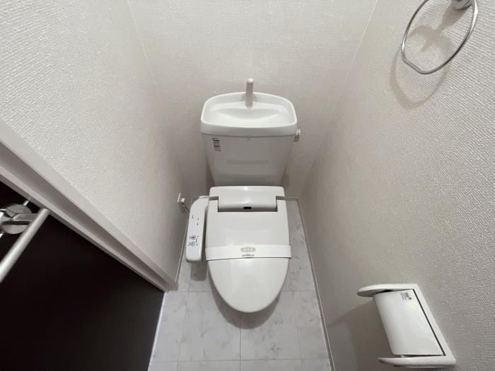 トイレ　※反転写真。現状優先。