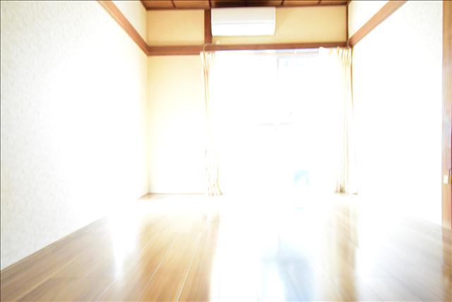 居室・リビング　フローリングが綺麗な居室です♪