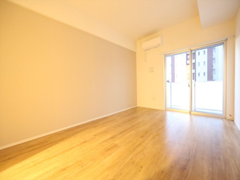 バルコニー　洋室9.1帖　エアコン完備　バルコニー