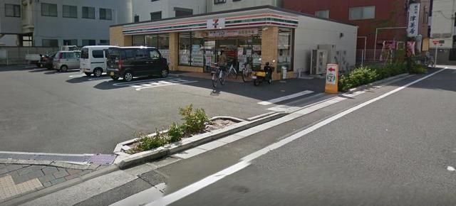 コンビニ　セブンイレブン（コンビニ）まで394m